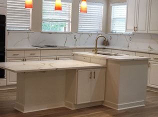 1820 W Pleasant Run Rd, Desoto, TX 75115