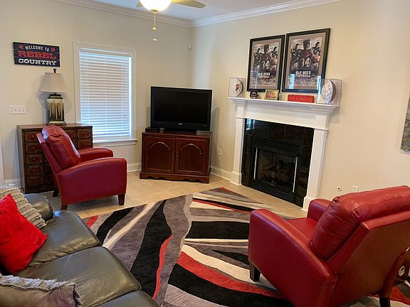2nd image of 401 Bickerstaff Ln Unit 7