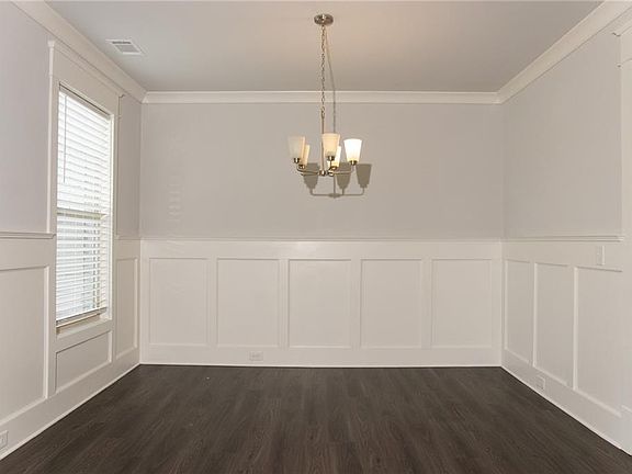 4th image of 4652 Silver Oak Dr SW