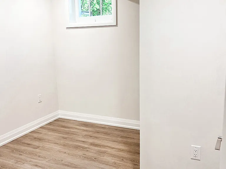 210 McKee Ave #BASEMENT — Photo 1