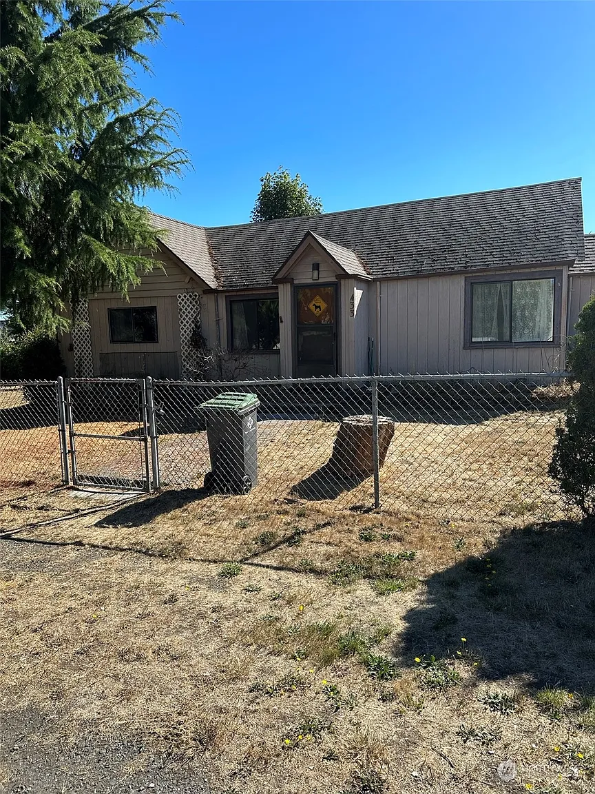 433 N Baker Street photo 1