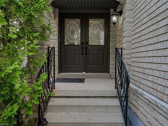 2nd image of 2189 Shorncliffe Blvd