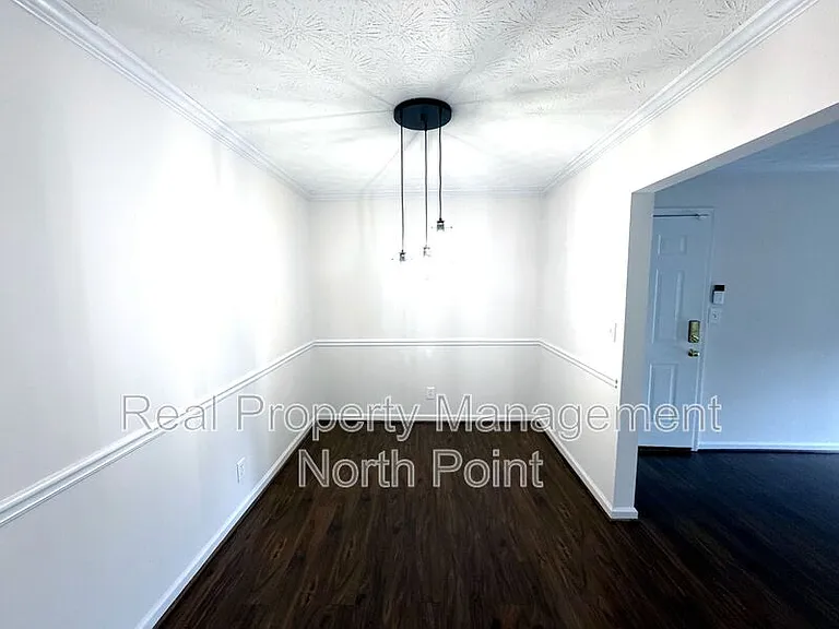 3513 Essex Ave — Photo 10