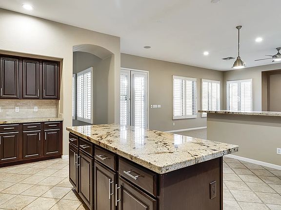 3rd image of 732 W Raven Dr