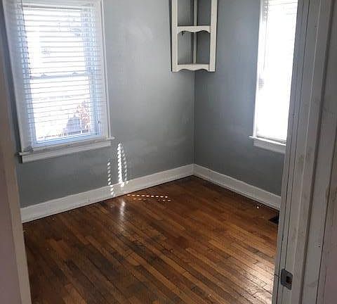 5th image of 1624 Catherine Ave