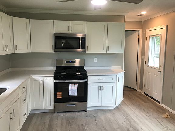 5th image of 7 Chestnut Cir