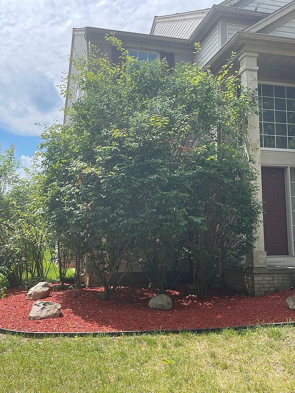 470 Chantilly Ln - Property Image