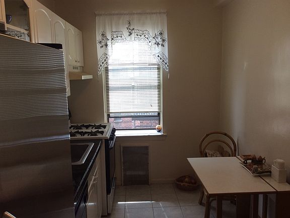 3rd image of 3840 Greystone Ave APT 2B