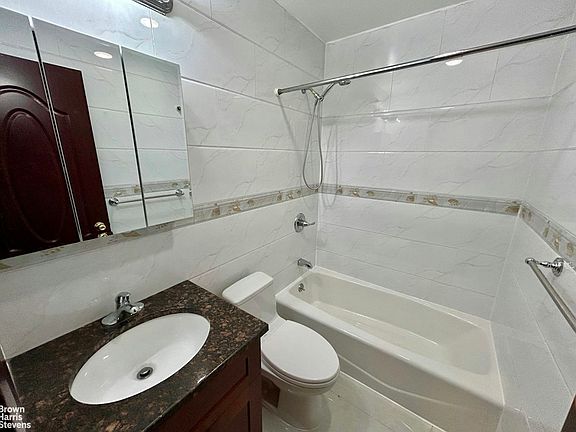 4th image of 75-48 Parsons Blvd #2G