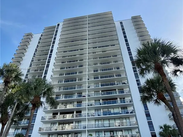 3701 N Country Club Dr APT 304, Aventura, FL 33180