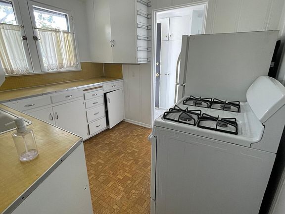 2nd image of 886 Harvard Ave