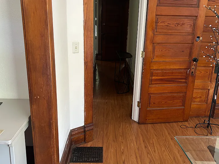708 W Walnut St — Photo 8