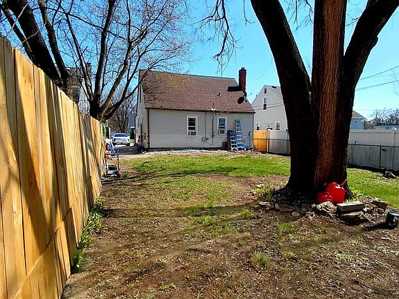 4th image of 8845 Faust Ave