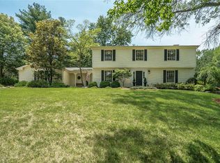 1645 Featherstone Dr, Saint Louis, MO 63131