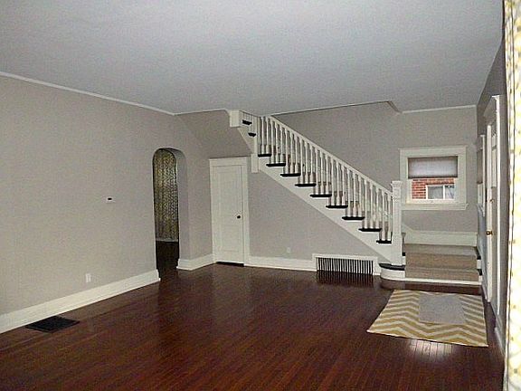 4th image of 108 Pekin St