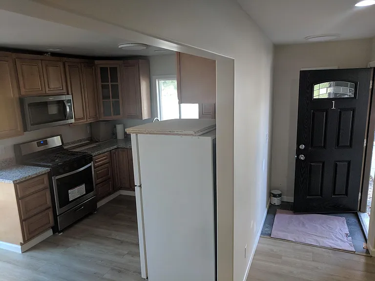 1925 Hackett Ave #1 — Photo 3