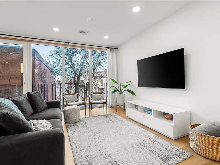 3171 Washington St #204 — Photo 6