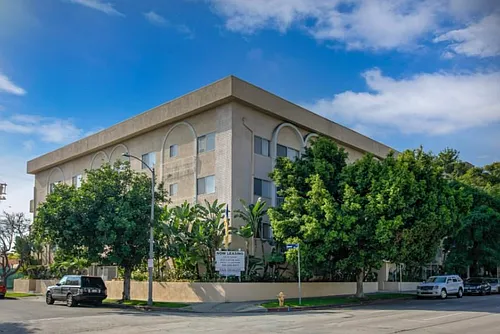 Pierre Towers Photo 1