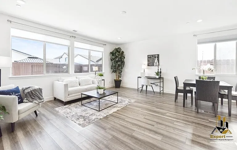 4040 Swing Way — Photo 10