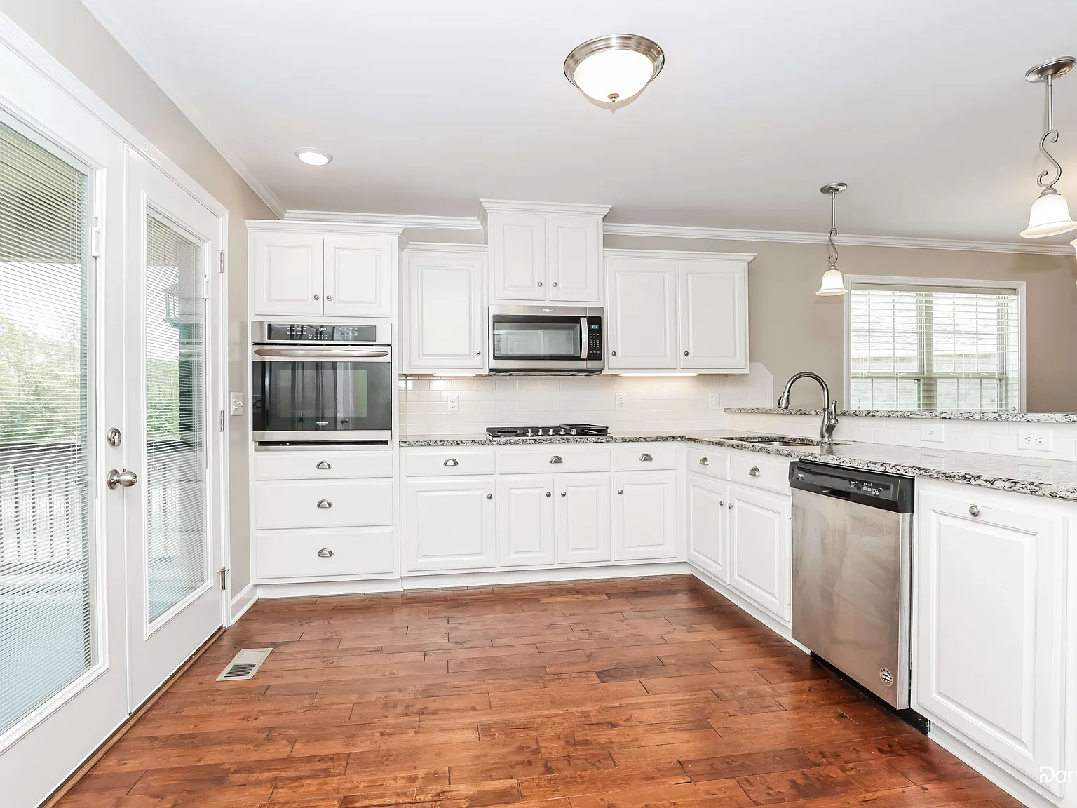 3 bed, 2.0 bath, 1602 sqft, $2,360 — Photo 2