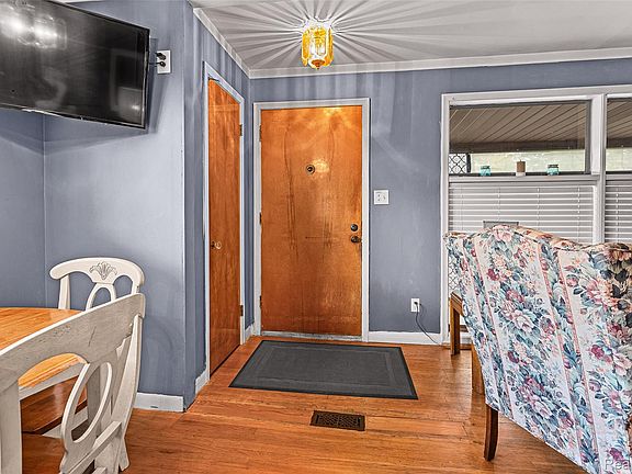5th image of 32149 Saint Annes Dr