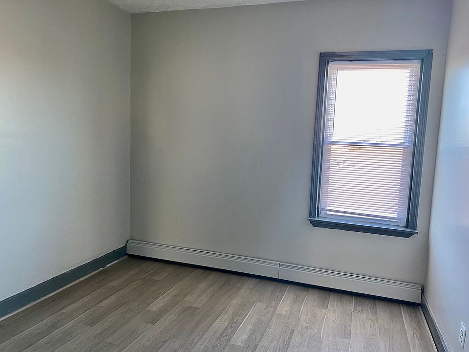 2nd image of 265 Althea St Floor 1