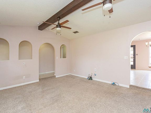 4th image of 1102 N Country Club Cir