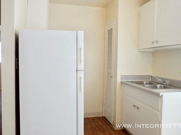 3rd image of 5860 Albemarle St APT 6
