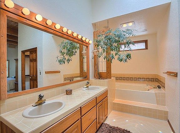 2nd image of 9423 Village Green Dr NE