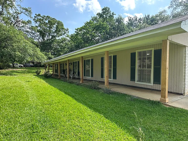 221 Pecan Hill Dr — Photo 2