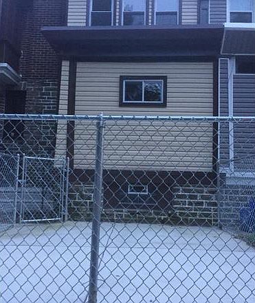1st image of 1858 Lindley Ave APT C