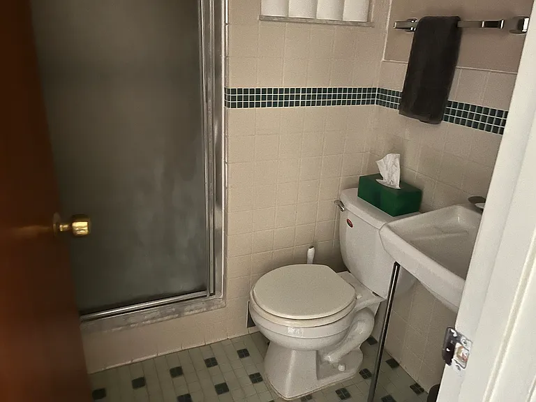 437 King Rd E #2 — Photo 1