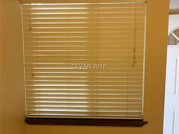 3rd image of 712 N Wallace Dr