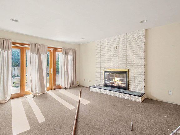 5th image of 401 Fiske Dr