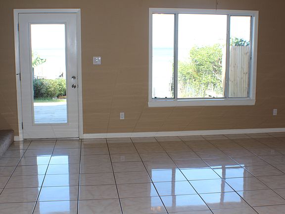 3rd image of 126 Walton Way Unit 7