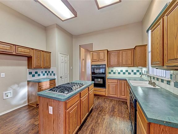 4th image of 716 Longleaf Dr