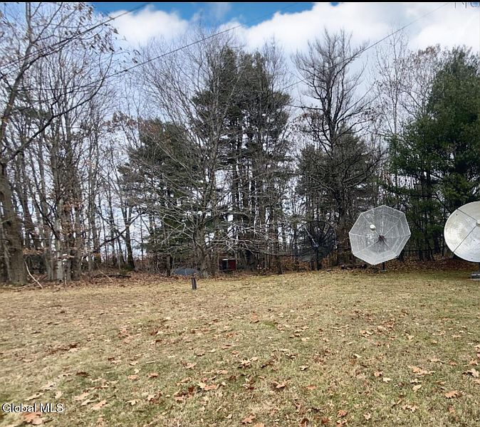 3rd image of 221 Babcok Lake Road