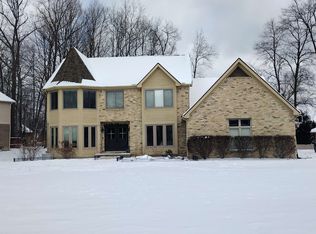 1400 Kings Pointe Rd, Grand Blanc, MI 48439