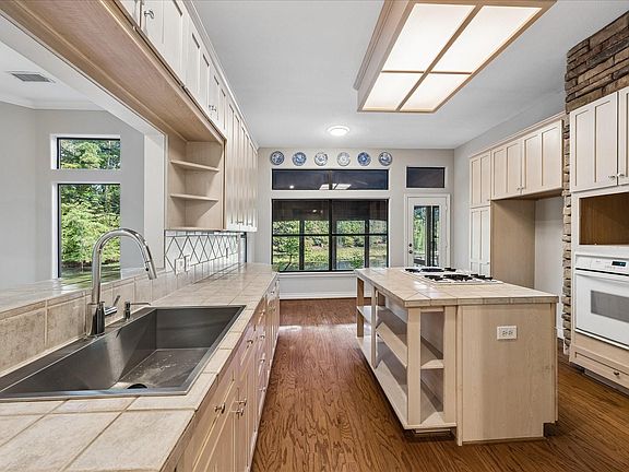 5th image of 424 Nursery Rd