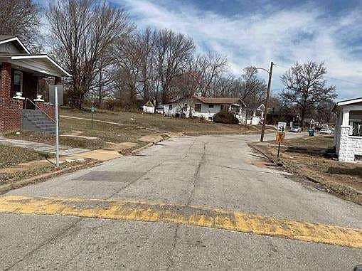 4th image of 4245 Ravenwood Ave