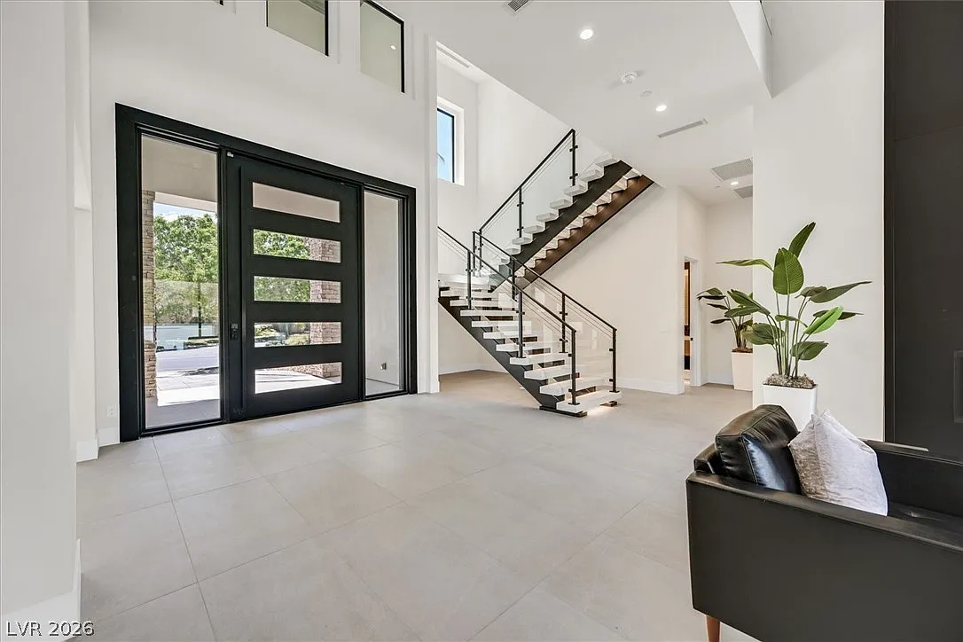 4 bed, 7.0 bath, 7211 sqft, $24,000 — Photo 3