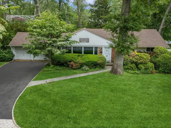 190 Revere Road, East Hills, NY 11577