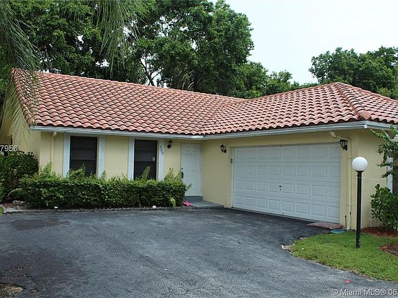 3rd image of 390 Shadow Wood Ln