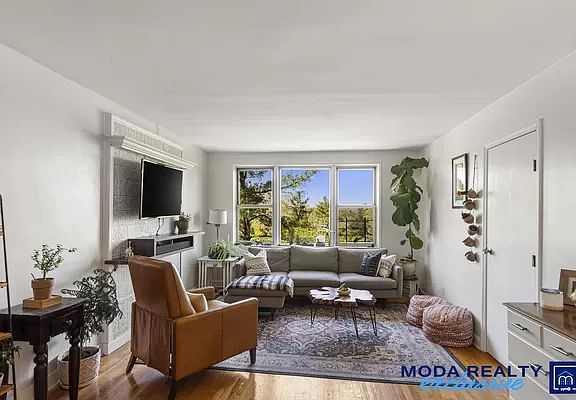 3rd image of 679 W 239th St APT 6H