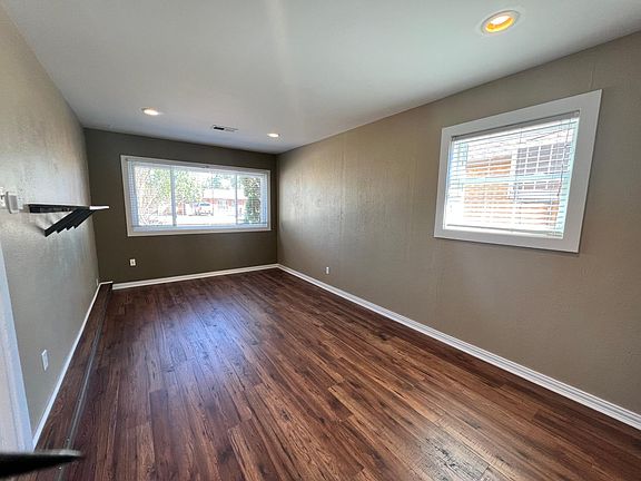 4th image of 5906 Aspen Ave NE