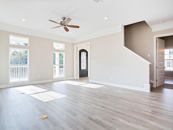 5th image of 106 Whispering Oaks St