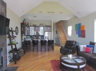 1517 W Augusta Blvd #3, Chicago, IL 60642