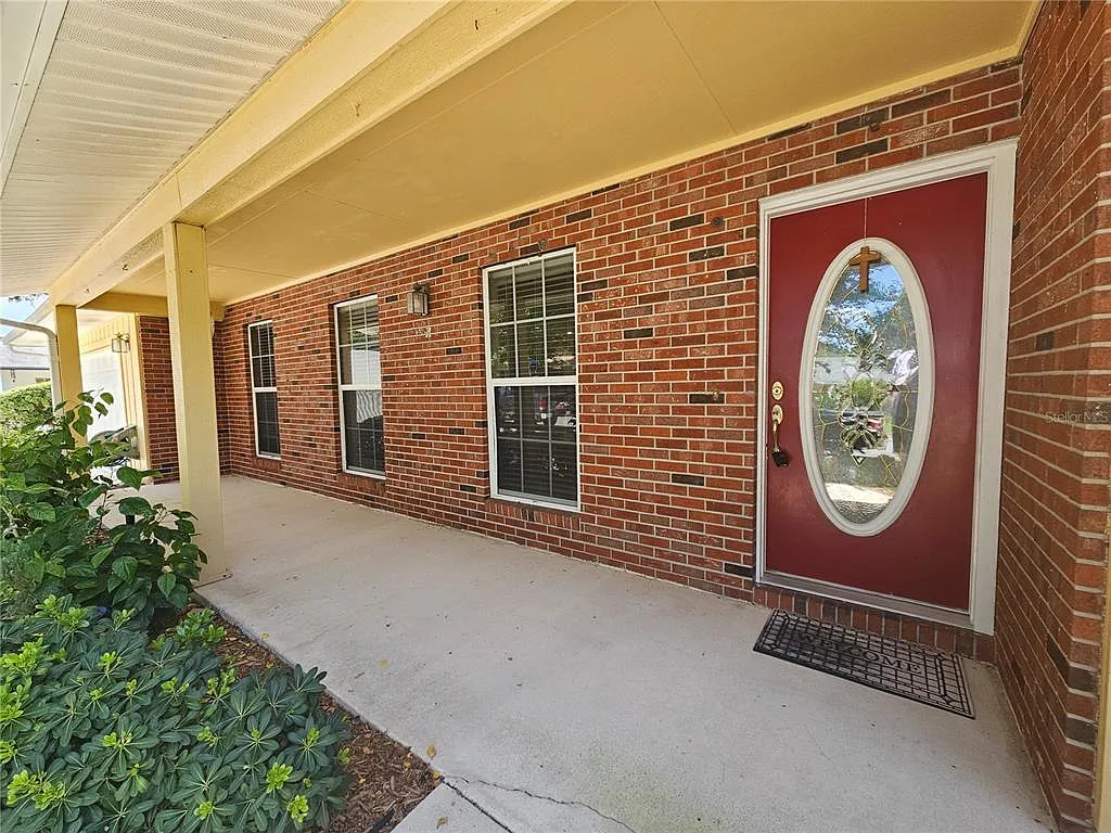3 bed, 2.0 bath, 1652 sqft, $2,350 — Photo 3