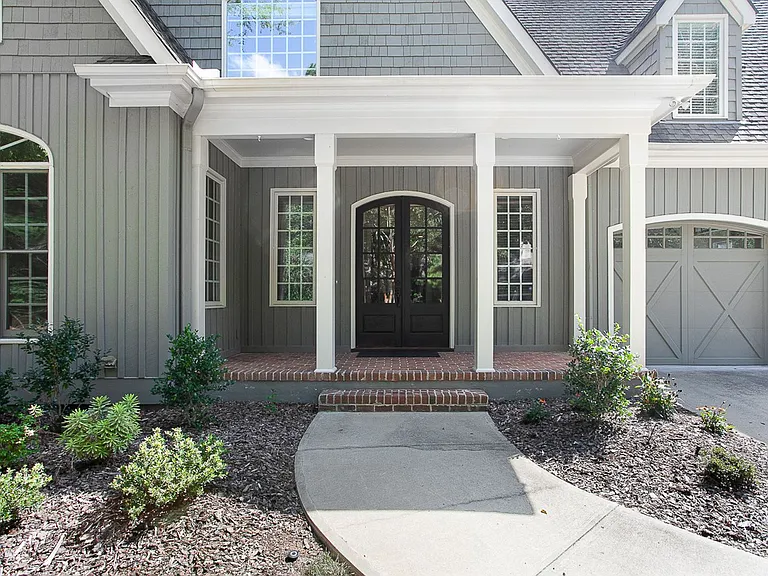 81103 Alexander — Photo 2