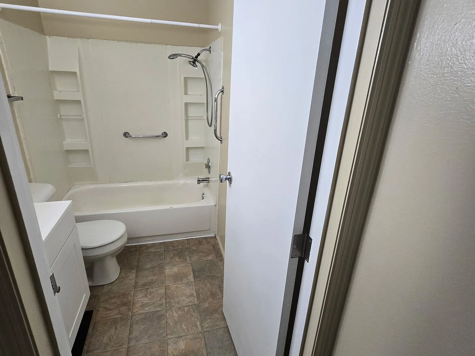 1 bed, 700 sqft, $950 — Photo 3
